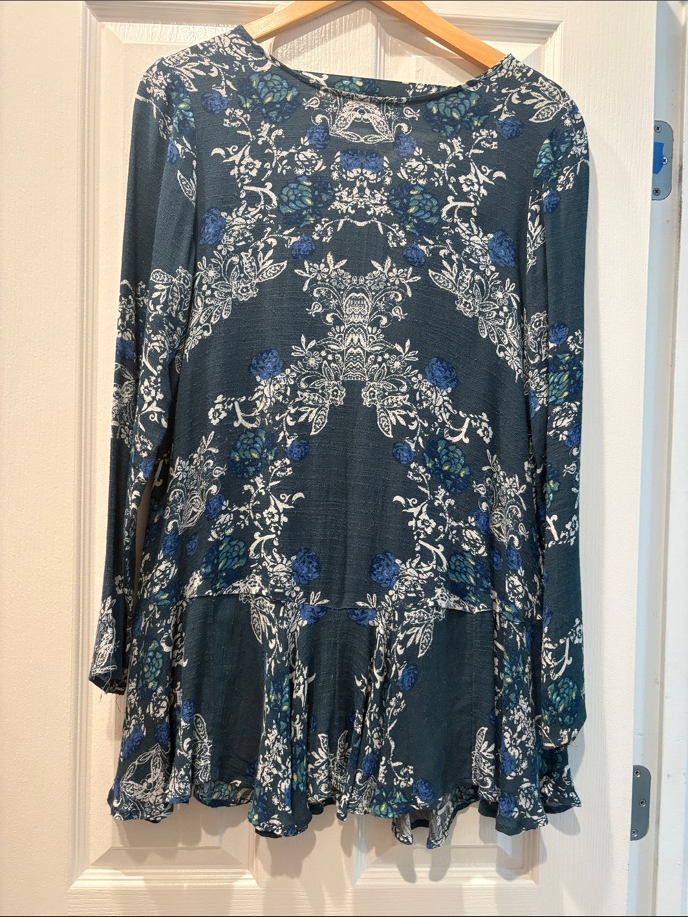 FREE PEOPLE MINI OPEN BACK DRESS- XS - Picture 3 of 5